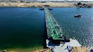 جسر يصل ضفتي قناة السويس