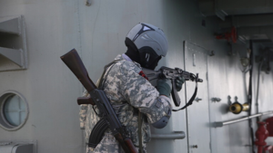 أحد أفراد القوات الإيرانية.png