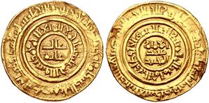 Photo of the two sides of a gold coin with circular Arabic inscriptions