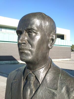 Estatua Pío del Río Hortega Museo Ciencia (Valladolid), detalle.JPG