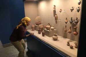 upright=قوارير في متحف تل بسطا