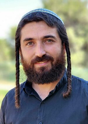 צבי סוכות (cropped).jpg