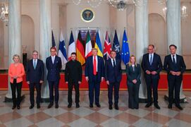 Stubb with European leaders, Ukrainian President Volodymyr Zelenskyy and U.S. President Donald Trump in Washington, D.C. in 2025