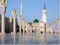 ساحة المسجد النبوي نهاراً