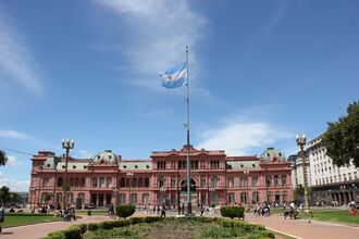 Casa Rosada exterior from Plaza de Mayo.JPG