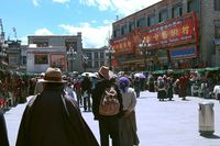 Left:Barkhor. Right:Jokhang Market
