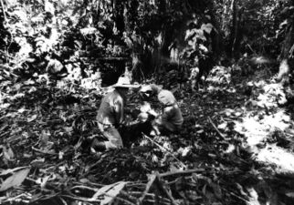 Edmundo Guillén and Elżbieta Dzikowska in the ruins of Vilcabamba, photo taken by Tony Halik in 1976