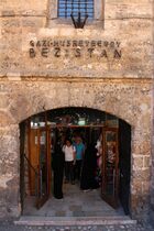 Sarajevo - Gazi Husrev-begov bezistan (49090126528).jpg