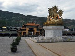 دير دير رونگ‌و البوذي التبتي في ناحية تونگ‌رن.