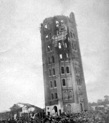 Destroyed shops lined along the street toward Sensō-ji temple in Asakusa, with walking people, 1923. Both the middle gate (center) and the pagoda (left, lost later) is pictured standing.
