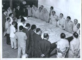 غرفة عمليات حرب أكتوبر: من اليمين: حسني مبارك، الجمسي، السادات، احمد اسماعيل، محمد علي فهمي، محمد سعيد الماحي...