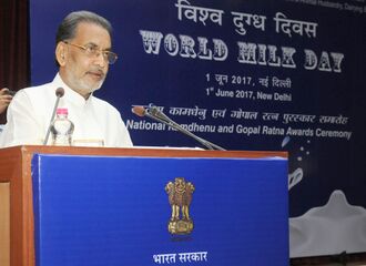The Union Minister for Agriculture and Farmers Welfare, Shri Radha Mohan Singh addressing at the “World Milk Day” celebration, organised by the Department of Animal Husbandry & Fisheries, in New Delhi on June 01, 2017.jpg