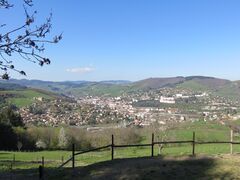 Vue de Tarare depuis Saint-Marcel-l'Éclairé, au centre-ouest.