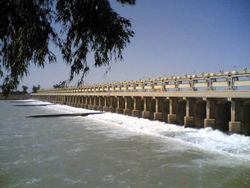 سدة الكوت في وسط المدينة