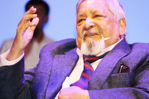 VS Naipaul 2016 Dhaka.jpg
