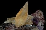 Calcite jaune sur fluorine violette (USA).jpg