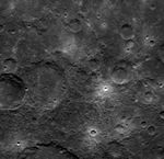 صورة قريبة سطح عطارد التقطتها مركبة الفضاء مسنجر نشرتها ناسا في 14 أبريل 2011