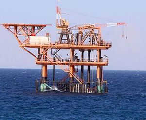 منصة إنتاج في رأس فنار.jpg