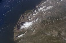 صورة بالقمر الصناعي لمدينة كاوشونگ.