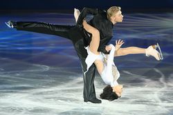 Isabelle Delobel & Olivier Schoenfelder EX Lift - 2007 Europeans.jpg