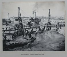 قناطر أسيوط: الأساسات دق خوازيق من الحديد الزهر.