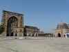 Mosque courtyard, Jama Masjid, Jaunpur.jpg