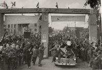 استقبال حافل للرئيس جمال عبد الناصر خلال زيارته للمدن السورية