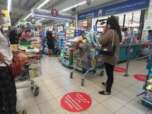 امرأة في سوبرماركت في لبنان.jpg