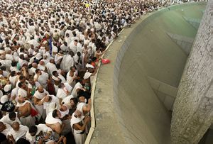 الحجاج أثناء رمي الجمرات 2009
