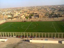 ملعب كرة القدم وخلفه مدينة الحبانية