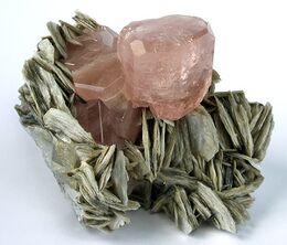Fluorapatite-Muscovite-tuc8-098a.jpg