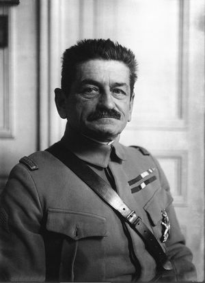 Général Charles Mangin agence Meurisse BNF Gallica.jpg