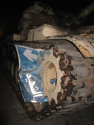 دبابة تابعة للجيش المصري في ميدان التحرير أثناء الأيام الأولى للثورة المصرية.