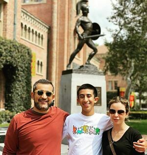 الزين الصباح وزوجها رجل الأعمال الكويتي فهد بودي ونجلهما الأكبر فيصل