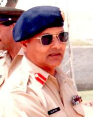 Gen Mirza Aslam Beg visiting Pakistan Army Unit (cropped).jpg