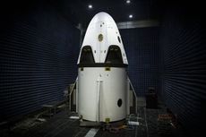 SpaceX Dragon v2 Pad Abort Vehicle (16661791299).jpg