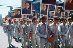 1965: Students holding Sun Yat-sen placards