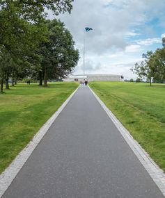 Alley to the monument
