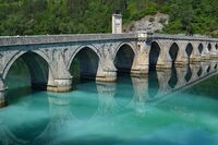 Mehmet pasa bridge and green Drina river.jpg