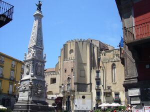Napoli - piazza San Domenico Maggiore e guglia.jpg