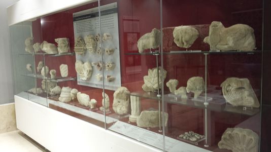 من داخل متحف قصر هشام