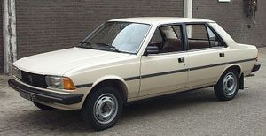 Peugeot 305 GR 1981.jpg