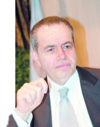 حادثة قطارالعيط، اكتوبر 2009، استقال على إثرها محمد لطفي منصور، وزير النقل.