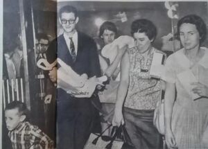 السفير الأمريكي في مصر "ريتشارد نولتي" يشرف على ترحيل الرعايا الأمريكان في نهاية شهر مايو 1967.