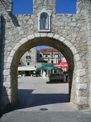 Primosten kapuja.jpg