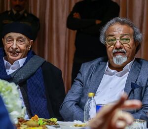 حسين العائب (يمين) في زيارة لشرق ليبيا 27 مارس 2024