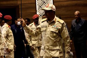 محمد حمدان دقلو (حمدتي) قائد قوات الدعم السريع