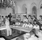 العقيد إيڤ گودار بعد اعتقال ياسف سعدي زعيم جبهة التحرير الوطني في منطقة الجزائر العاصمة وعلى رفيق زهرة الظريف، 24 سبتمبر 1957