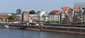 Düsseldorf Rheinuferpromenade 02.jpg