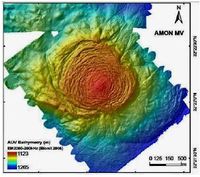 بركان آمون الطميي في قمع النيل، المياه المصرية، 2008.